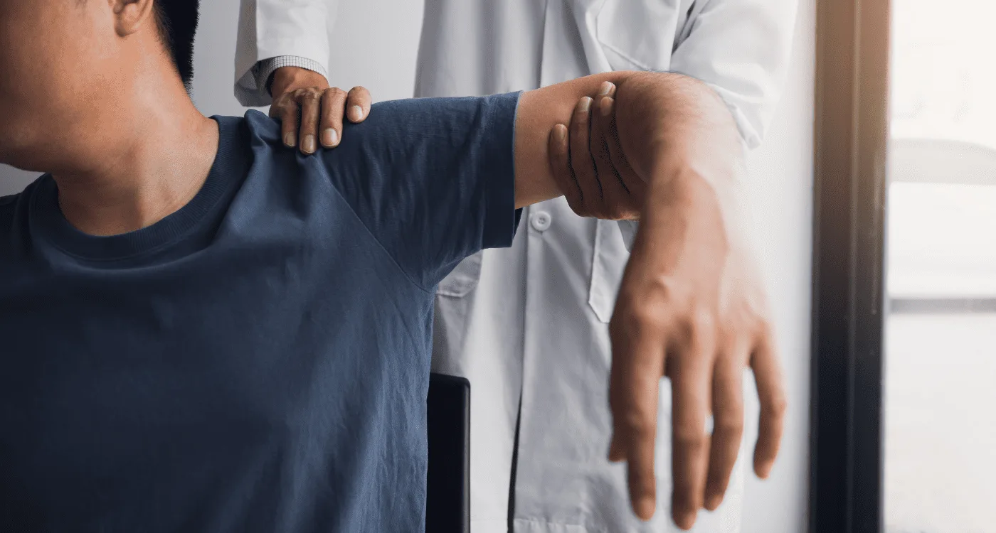 ¿qué especialista trata las contracturas musculares?